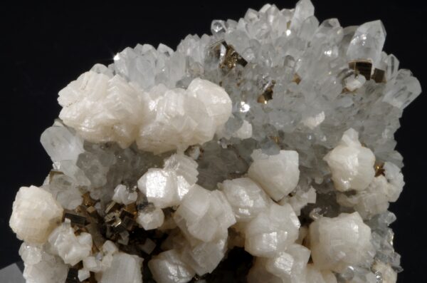 Quartz Pyrite Dolomite Roumanie 8x7cm (r12-7) – Image 4