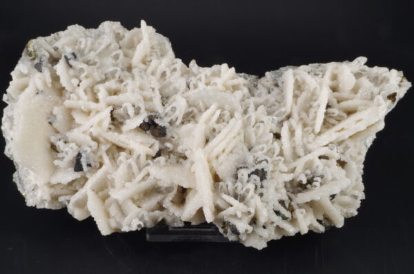 Dolomite sur Quartz et Calcite avec Chaclopyrite de Roumanie