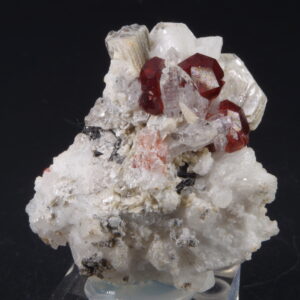 Grenat Spessartite Muscovite sur Quartz et Orthose